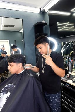 Cezz - Expert Barber at Billionaire Barbershop Glendale
