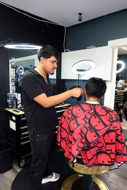 Gustavo - Expert Barber at Billionaire Barbershop Glendale