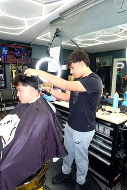 Jay - Expert Barber at Billionaire Barbershop Glendale